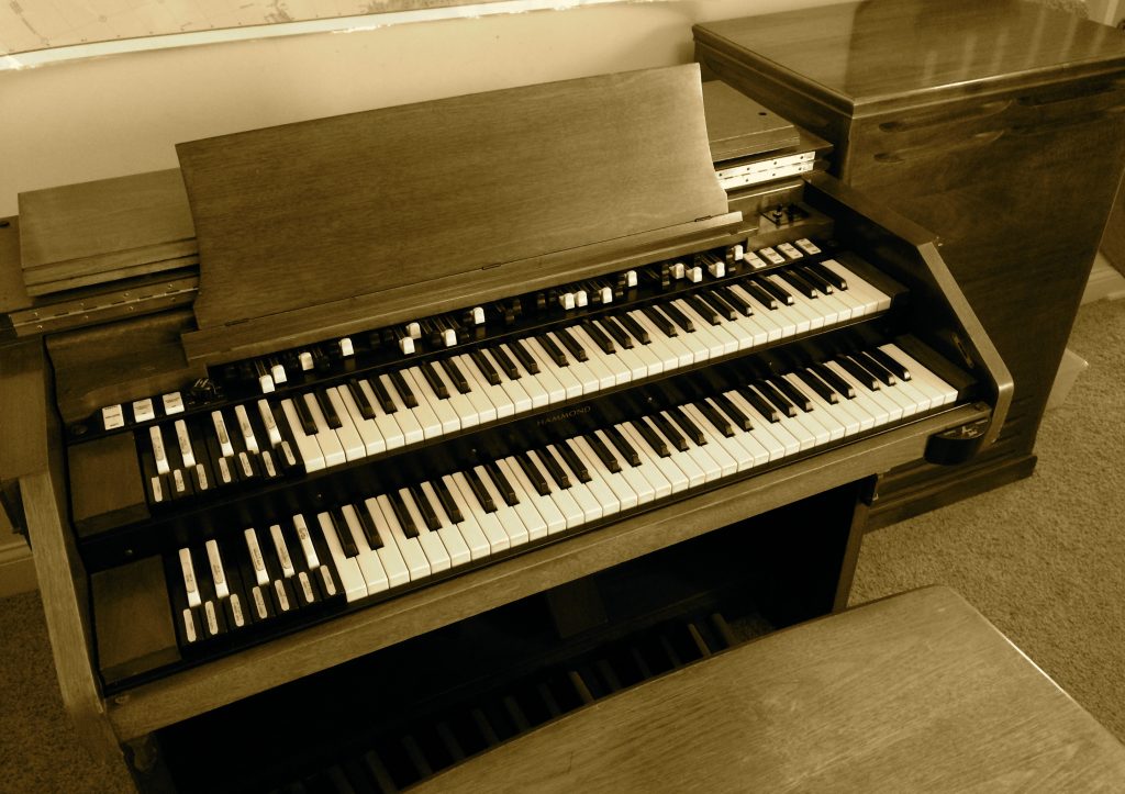 Birds-eye view of the Hammond C3 organ and its Leslie 122 tube amp with rotating horns