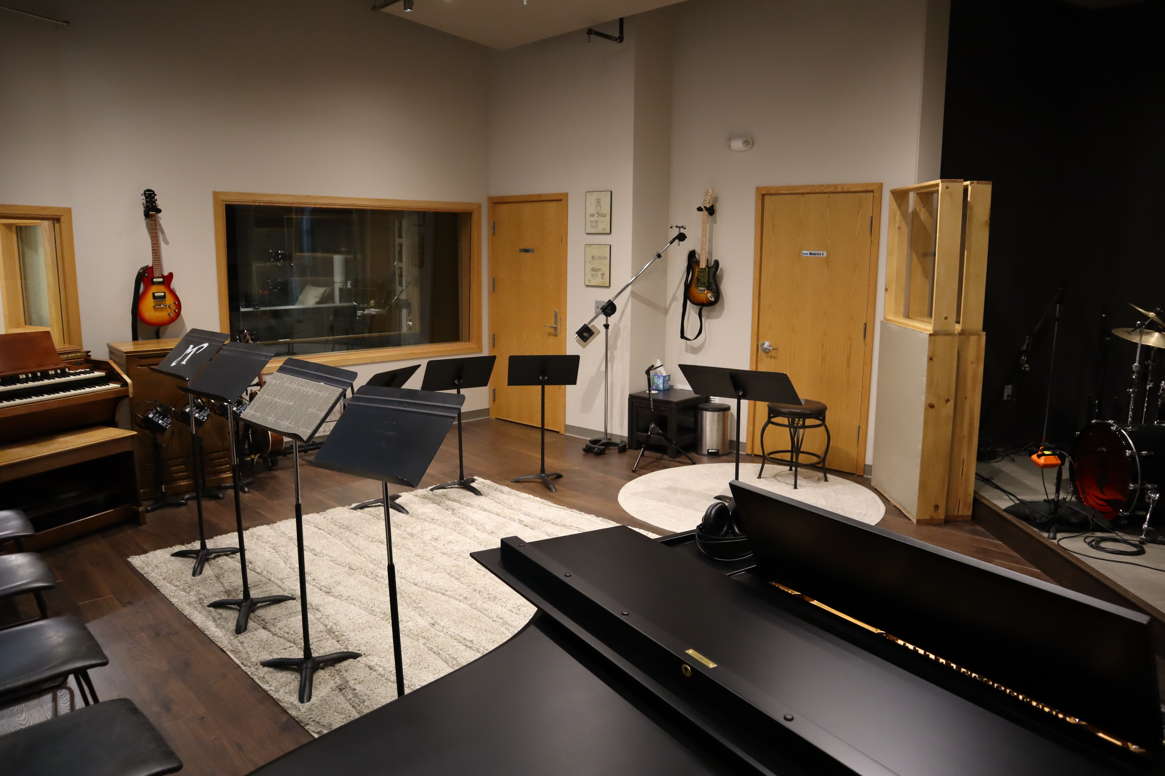 The Live room, with space for a jazz band or chamber choir, has a Baldwin grand piano and Hammond C3 organ along with a dedicated drum stage.